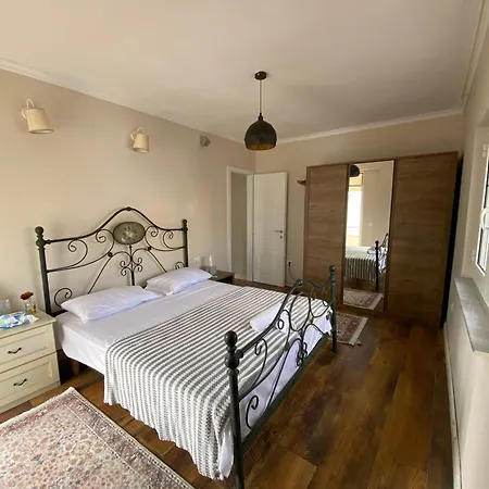 Center Penthouse تيرانا