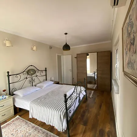 Center Penthouse * ティラナ